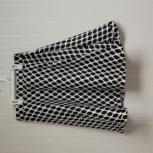 Diane von Furstenberg wool/silk skater skirt. women's sz 2 black cream NWT